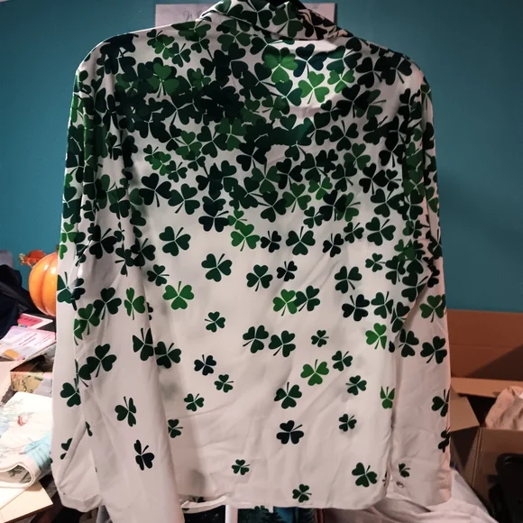 Green Shamrocks and White Women's Top Worn Once - Picture 3 of 4